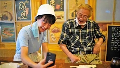 日本老人迁居武汉，开店15年只留3300元工资：遗产都捐给中国员工