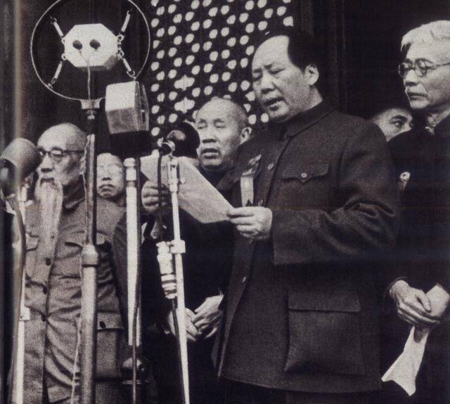 1949年新中国成立时，蒋介石尚未离开大陆，他在哪，又做了什么？