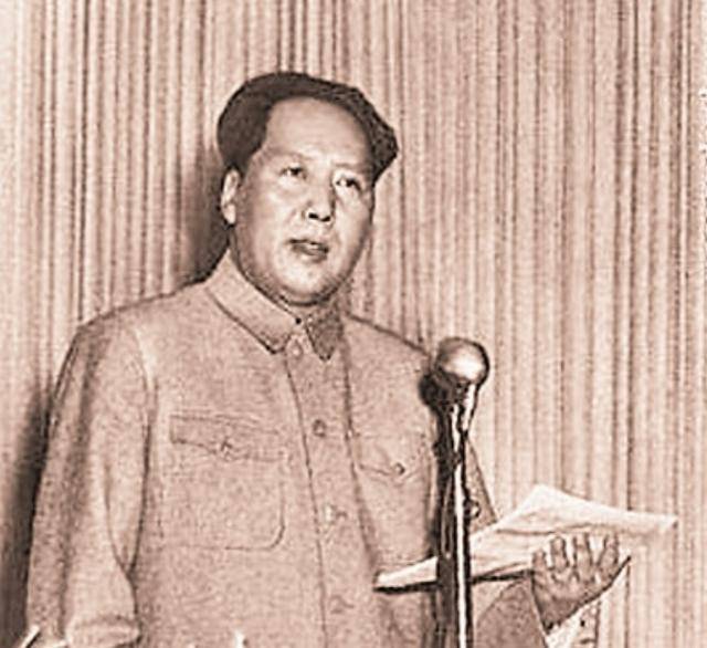 1949年新中国成立时，蒋介石尚未离开大陆，他在哪，又做了什么？