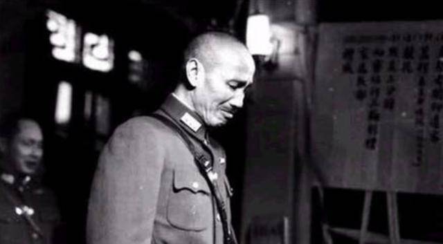 1949年新中国成立时，蒋介石尚未离开大陆，他在哪，又做了什么？