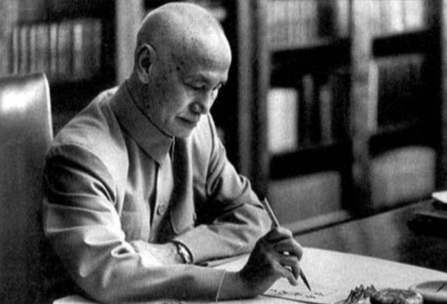 1949年新中国成立时，蒋介石尚未离开大陆，他在哪，又做了什么？