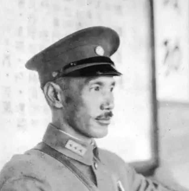 1949年新中国成立时，蒋介石尚未离开大陆，他在哪，又做了什么？