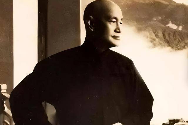 1949年新中国成立时，蒋介石尚未离开大陆，他在哪，又做了什么？