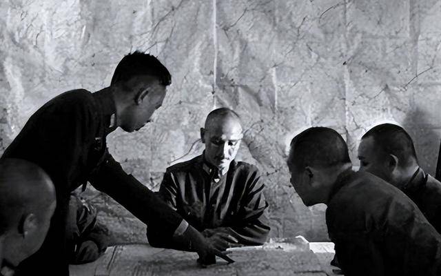 1949年新中国成立时，蒋介石尚未离开大陆，他在哪，又做了什么？