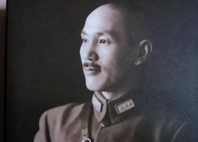 1949年新中国成立时，蒋介石尚未离开大陆，他在哪，又做了什么？