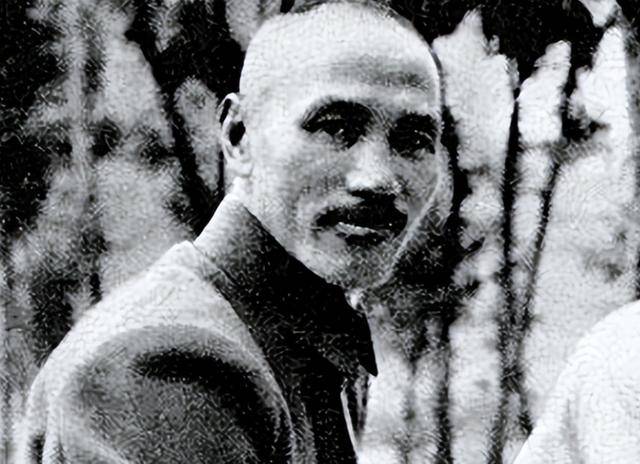 1949年新中国成立时，蒋介石尚未离开大陆，他在哪，又做了什么？