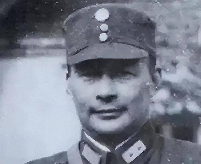 1949年新中国成立时，蒋介石尚未离开大陆，他在哪，又做了什么？