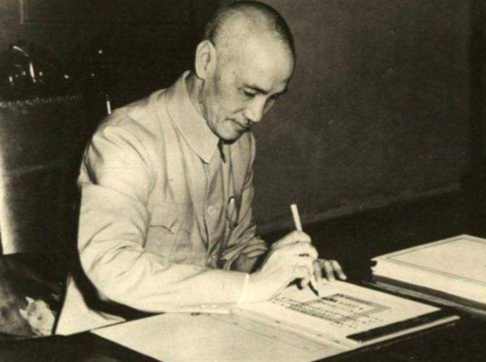 1949年新中国成立之时，蒋介石还在大陆，他在哪？又在做些什么？