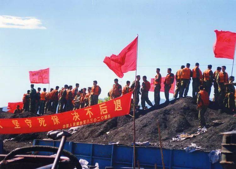 1998年岳阳大堤危在旦夕，张昌平半夜接到一个电话拯救几十万人命