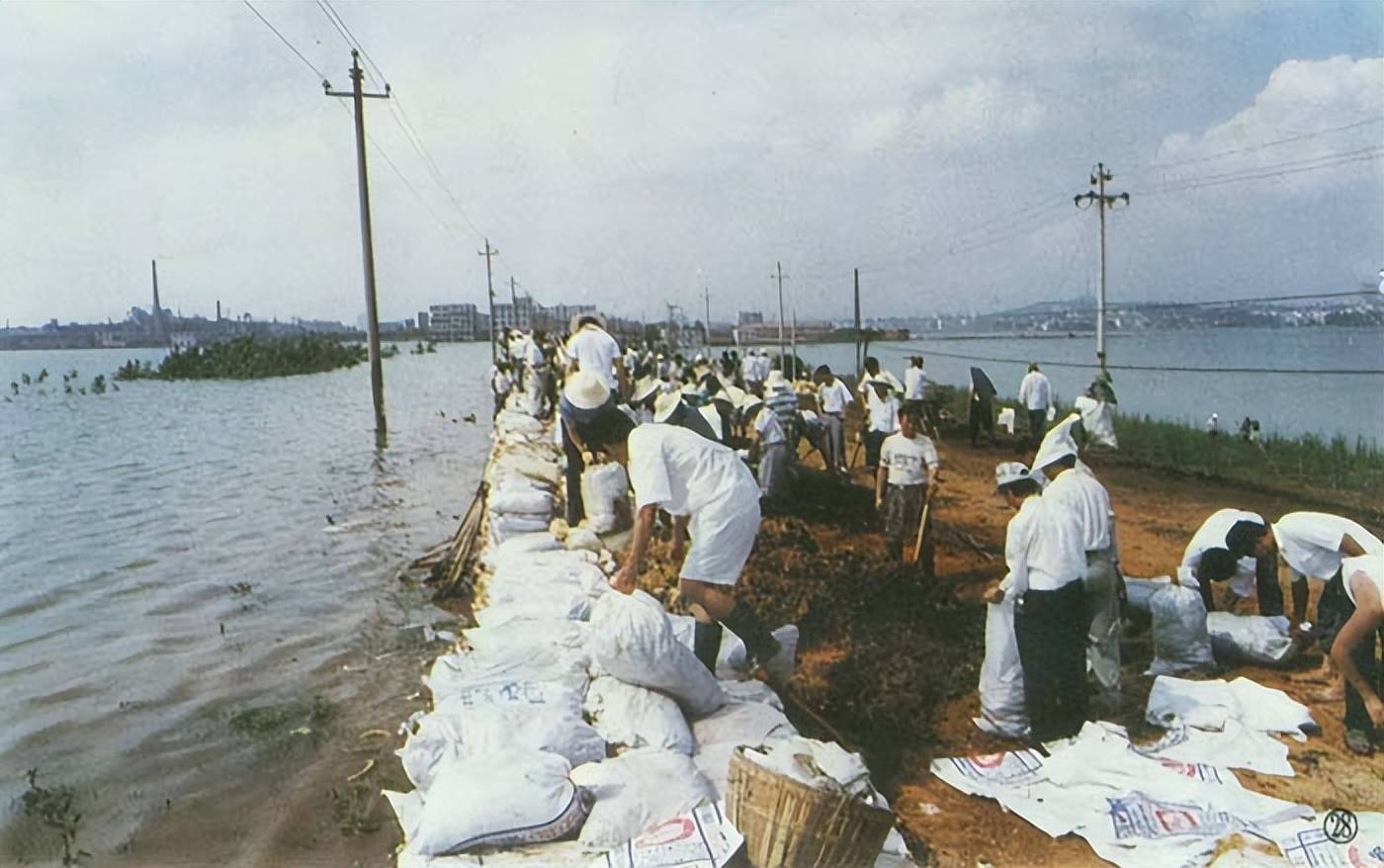 1998年岳阳大堤危在旦夕，张昌平半夜接到一个电话拯救几十万人命