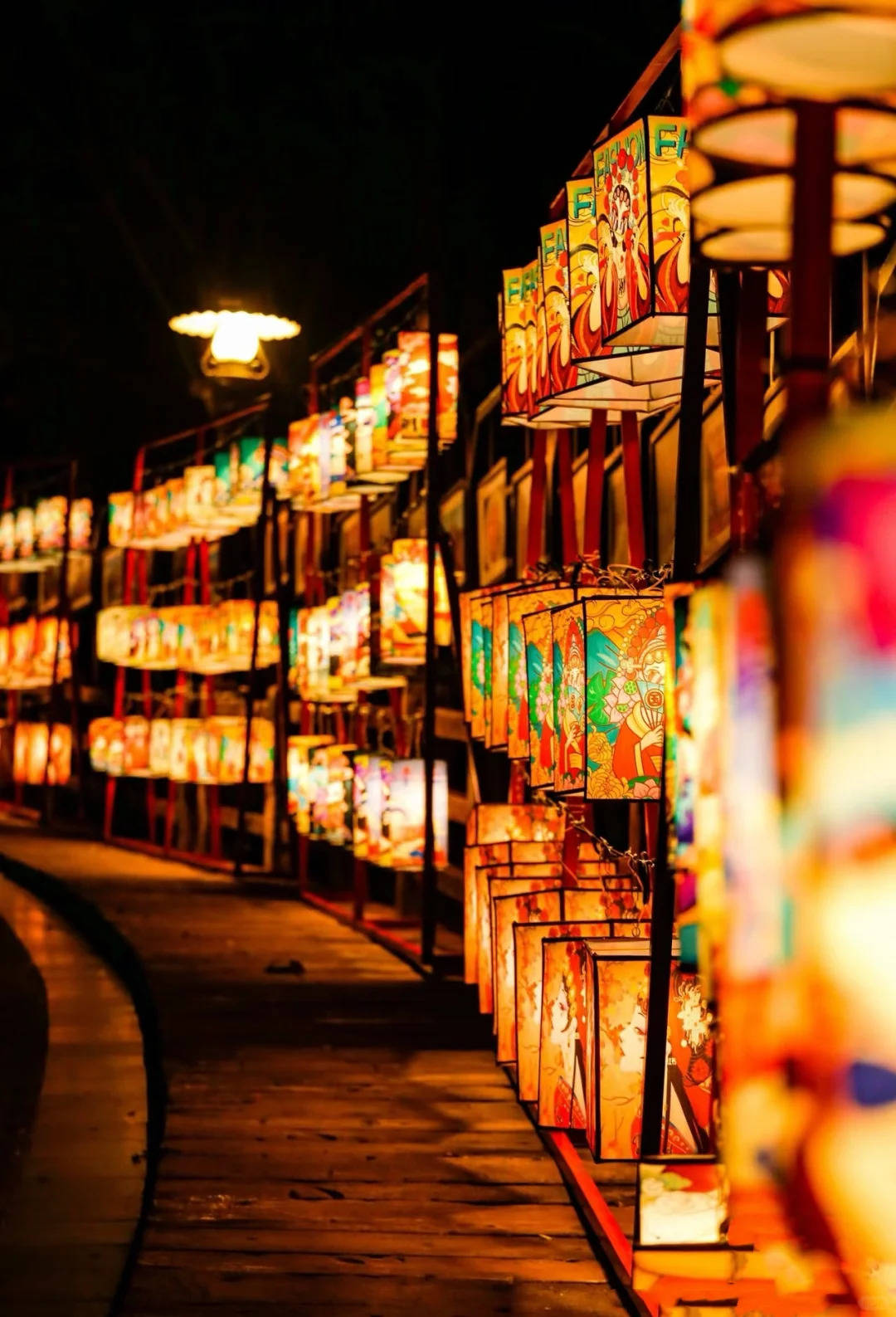 大唐不夜城西安地址在哪，西安不夜城坐标揭秘，正确玩法竟藏这里