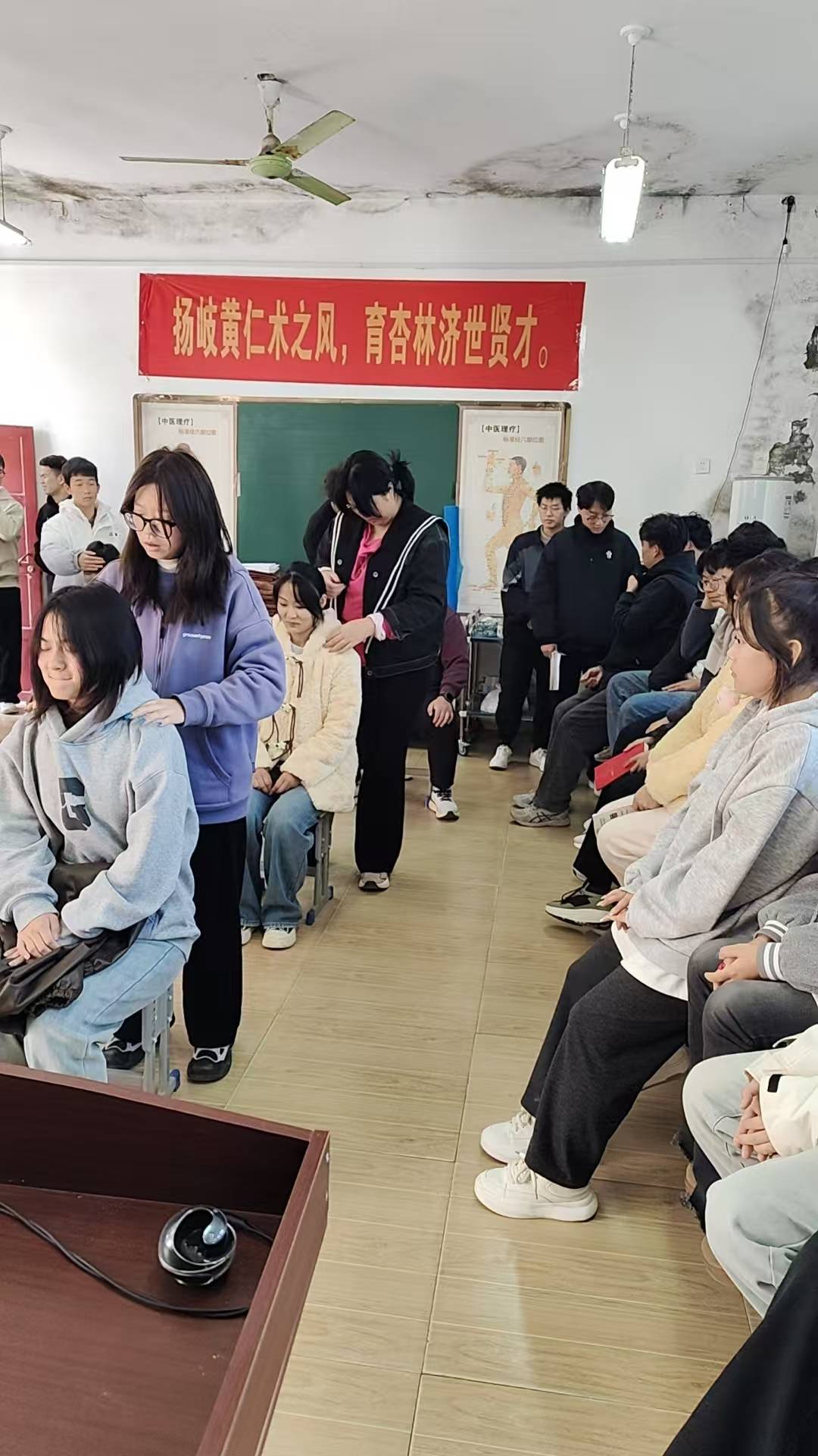 中医推拿按摩好就业吗？ 针灸推拿专业就业前景如何 针灸推拿专业就业 推拿针灸专业就业前景 针灸推拿就业方向 中医推拿按摩好就业吗