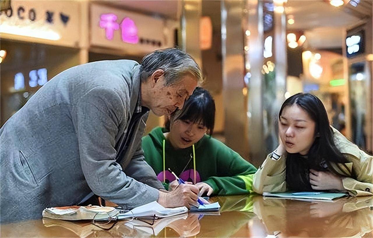 回顾:日本老人在武汉开店15年,工资3300元,将遗产捐给中国员工