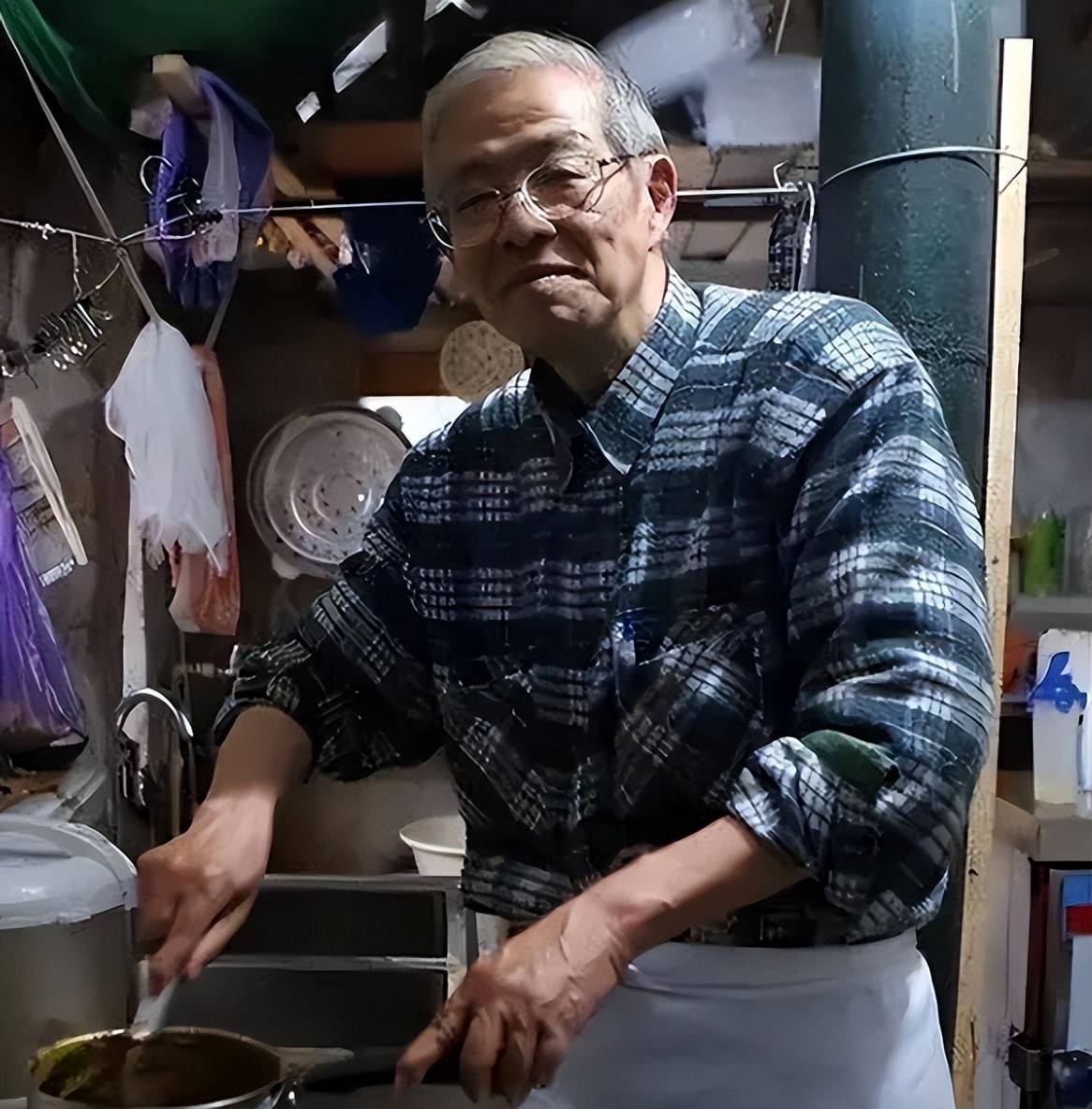 2007年日本老人迁居武汉,开店16年工资仅3300元:遗产都捐给员工