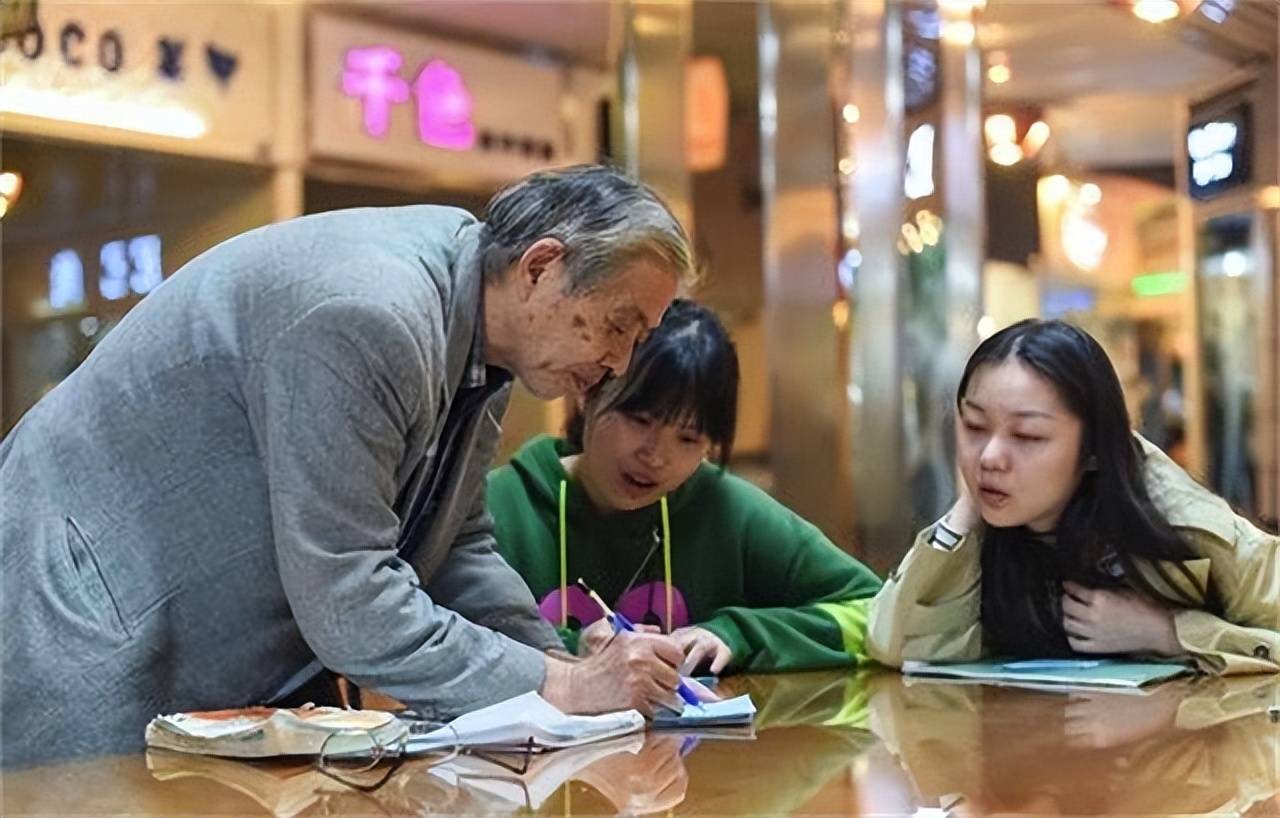 日本老人迁居武汉,开店15年只留3300元工资:遗产都捐给中国员工