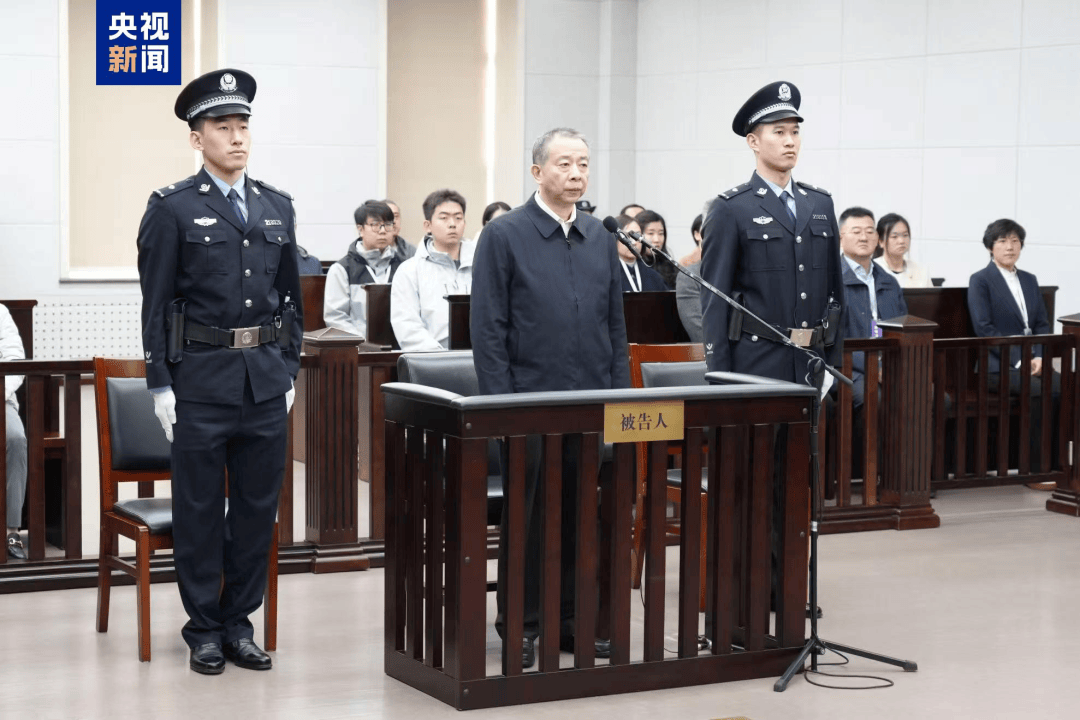 受贿1.17亿余元，黑龙江省人大常委会原党组成员李显刚一审被判无期